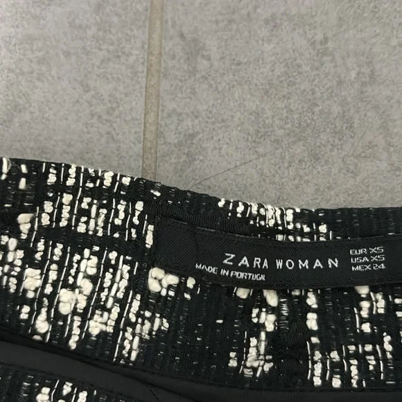 Zara extra small cotton & polyester dirndl skirt with pockets. Black and white - Picture 3 of 3